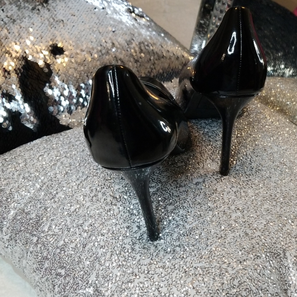 Shoes - Picture 2 of 6